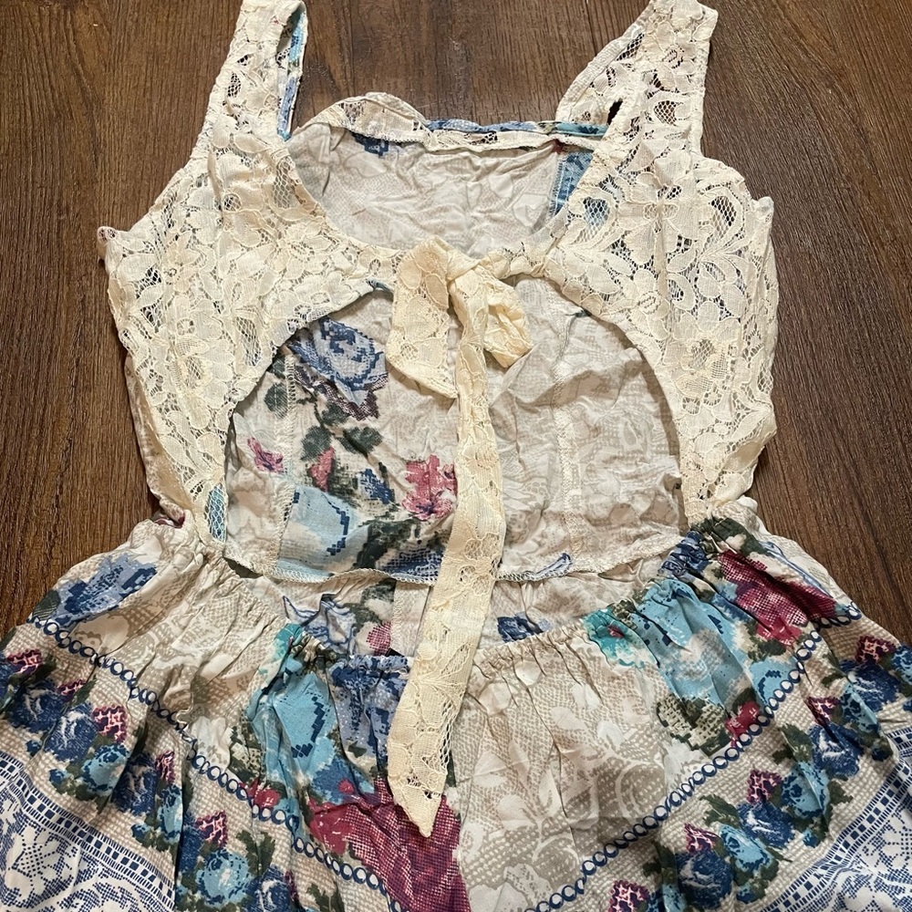 Chelsea Romper - Picture 2 of 3